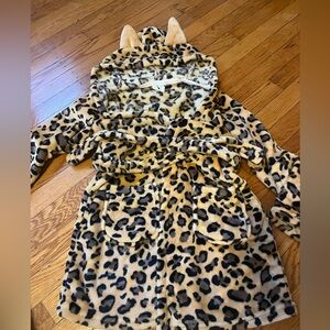 Topgal kids plush robe Size 8. Cheetah print. New.